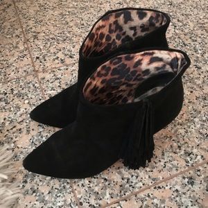 Betsy Johnson Ziah Fringe Boot, size 8.5